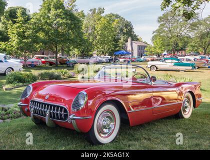 DEARBORN, MI/USA - 18 GIUGNO 2016: Un'auto Chevrolet Corvette del 1955 al Motor Muster di Henry Ford (THF), Greenfield Village, vicino a Detroit. Foto Stock