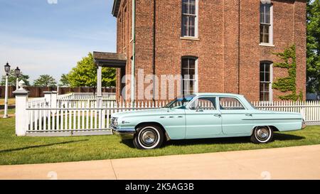 DEARBORN, MI/USA - 18 GIUGNO 2016: Un'auto Buick LeSabre con VentiPorts del 1962 al Motor Muster di Henry Ford (THF), vicino a Detroit. Foto Stock