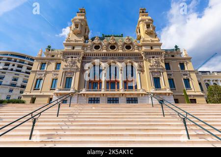 Famoso casinò di Piazza d'Oro a Monte Carlo, Principato di Monaco. Foto Stock