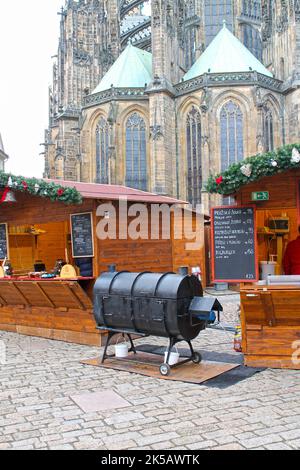 Mercatino di Natale nel vecchio castello. Praga, Repubblica Ceca. Foto Stock