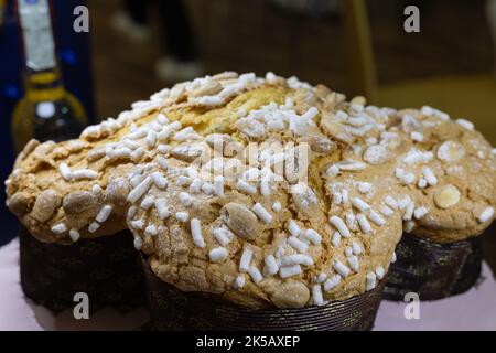 Colomba tipica torta italiana della Santa Pasqua. Foto Stock
