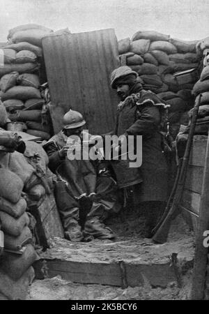 «Bonne tranchee, bon equipement et bon "jus".1916. Da "Collection de la Guerre IV. L'Illustrazione Tome CXLVII. La Guerre Janvier, Fevrier, Mars, Avril, mai, Juin 1916". Foto Stock