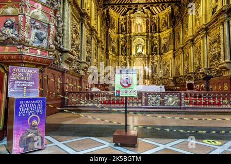 Bogota Colombia, Santa Fe, Carrera 7 Avenida Jimenez Chiesa di San Francesco religione cattolica architettura coloniale pala d'altare principale Rinascimento design 16 Foto Stock