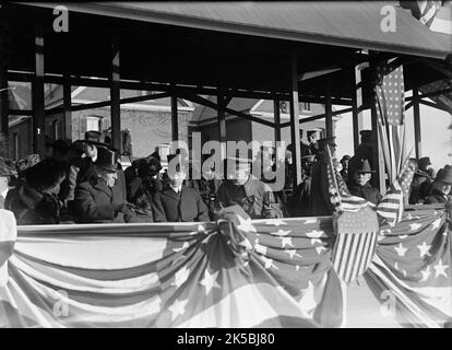 Woodrow Wilson e Newton Diehl Baker, Fort Myer Officers' Training School, 1917. Prima guerra mondiale: Il presidente AMERICANO Wilson con Baker che è stato Segretario della guerra 1916-1921. Foto Stock