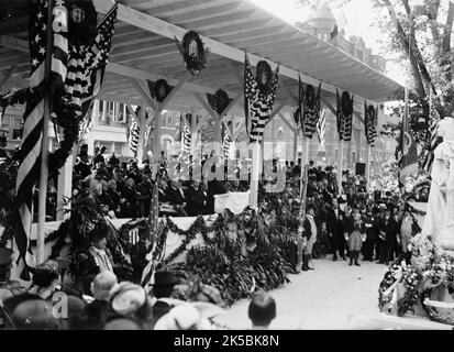 Statua del Commodore John Barry svelata, Washington DC, 16 maggio 1914. Inaugurazione della scultura del Commodore John Barry, US Navy. Il presidente Woodrow Wilson in Front Row. Foto Stock