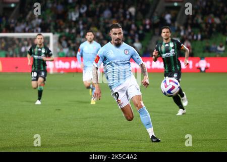 Melbourne, Australia, 7 ottobre 2022. Jamie Maclaren del Melbourne City FC controlla la palla durante la partita di calcio maschile della A-League tra Melbourne City e Western United all'AAMI Park il 07 ottobre 2022 a Melbourne, Australia. Credit: Dave Hewison/Alamy Live News Foto Stock