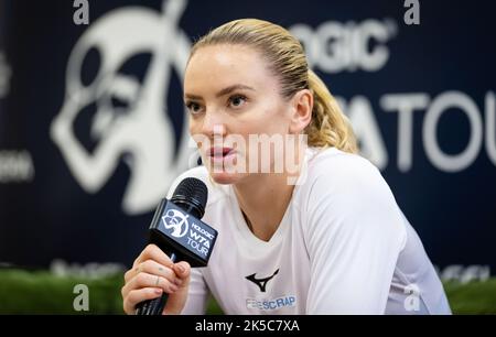 Tereza Martincova della Repubblica Ceca parla ai media dopo il secondo round del torneo di tennis Agel Open WTA 500 del 2022, il 6 ottobre 2022 a Ostrava, Repubblica Ceca - Foto: Rob Prange/DPPI/LiveMedia Foto Stock