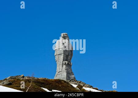 Statua di Sempione Aquila sul passo del Sempione, Sempione, Vallese, Svizzera Foto Stock