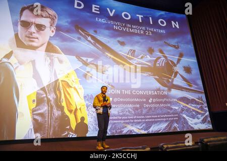 San Francisco, Stati Uniti. 06th Ott 2022. J.D. Dillard parla sul palco durante lo Special Screening of Sony Films 'Devotion' presso i San Francisco Westfield Century Theaters il 7 ottobre 2022 a San Francisco, California. Foto: Michael Pegram/imageSPACE per Sony Pictures /Sipa USA Credit: Sipa USA/Alamy Live News Foto Stock