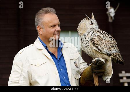 Germania, Bird of Prey Center Schleswig Holstein, Trappenkamp Adventure Forest Foto Stock