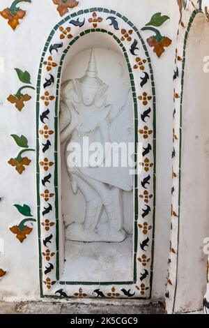 Figure del Dio, la grande torre del tempiale, Phra Prang, Wat Arun, il tempiale dell'alba, Bangkok, Thailandia, Asia Foto Stock