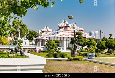 Sala Tha Nam, padiglioni sul fiume Chao Praya, Wat Arun, Tempio dell'Alba, Bangkok, Thailandia, Asia Foto Stock