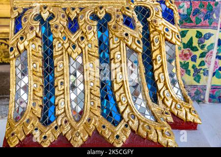 Ornamenti di colonna, particolare, Phra Viharn, Wat Arun, Tempio di Dawn, Bangkok, Thailandia, Asia Foto Stock