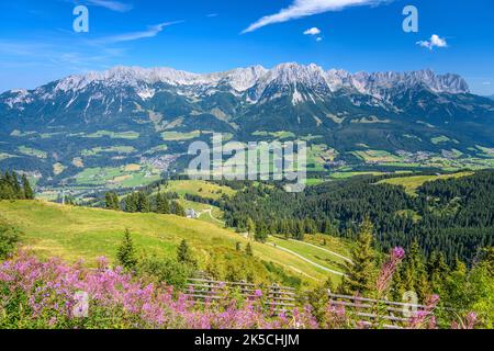 Austria, Tirolo, Kufsteinerland, Scheffau am Wilden Kaiser, vista sulla stazione di montagna Brandstadl Foto Stock