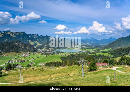 Austria, Tirolo, Kaiserwinkl, Walchsee, Durchholzen, Vista dal parco divertimenti Zahmer Kaiser Foto Stock