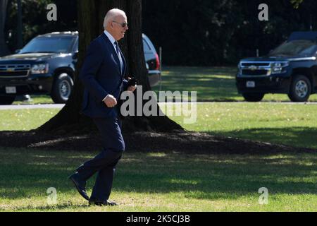 Washington DC, Stati Uniti. 07th Ott 2022. 7 ottobre 2022, Washington, Distretto di Columbia, USA: Il presidente AMERICANO JOE BIDEN parte alla Joint base Andrews sulla rotta di Hagerstown, Maryland oggi il 7 ottobre 2022 a South Lawn/White House a Washington DC, USA. (Credit Image: © Lenin Nolly/ZUMA Press Wire) Credit: ZUMA Press, Inc./Alamy Live News Foto Stock