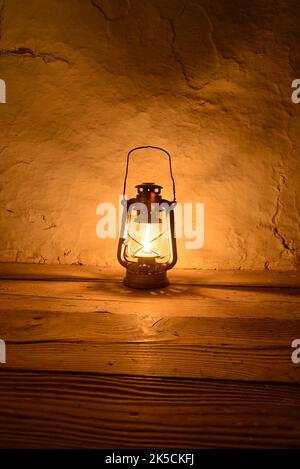 Vecchia lampada di kerosene Foto Stock