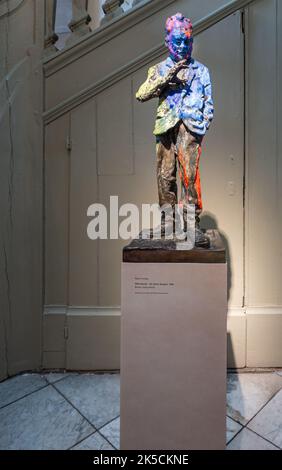 Germania, Lubecca - 13 luglio 2022: Colore come sfusa statua di bronzo di Willy Brandt di Rainer Fetting in museo con il suo nome su Konigstrasse, re s Foto Stock