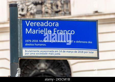 Targa in onore di Marielle Franco a Rio de Janeiro, Brasile - 11 settembre 2022: Targa in onore della consigliera Marielle Franco nel centro di Rio de Foto Stock