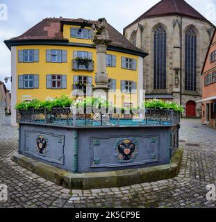 Germania, Baviera, Dinkelsbühl, Fontana del Leone in Altrathausplatz. Foto Stock