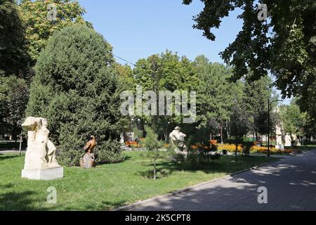 Museo delle sculture all'aperto, Frunze Street, Bishkek, Bishkek City Region, Kirghizistan, Asia centrale Foto Stock