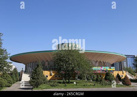 Circus, Frunze Street, Frunze Street, Bishkek, Regione della città di Bishkek, Kirghizistan, Asia centrale Foto Stock