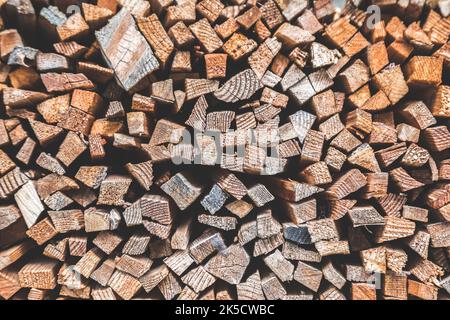 Italia, Friuli, provincia di Udine, Sauris. Legna da ardere impilata in modo ordinato Foto Stock