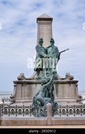 Monumento agli ufficiali Jozef Lippens e Henri De Bruyne, Blankenberge, Fiandre Occidentali, Fiandre, Belgio Foto Stock