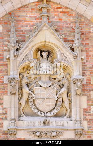 Figure e stemmi all'ingresso del Museo Gruuthuse, Bruges, Fiandre Occidentali, Fiandre, Belgio Foto Stock