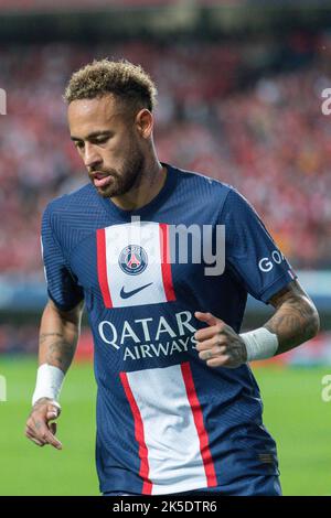 Ottobre 05, 2022. Lisbona, Portogallo. L'avanzata di Parigi Saint-Germain dal Brasile Neymar (10) in azione durante il gioco del 3rd° turno del Gruppo H per la UEFA Champions League, Benfica vs Paris Saint-Germain © Alexandre de Sousa/Alamy Live News Foto Stock