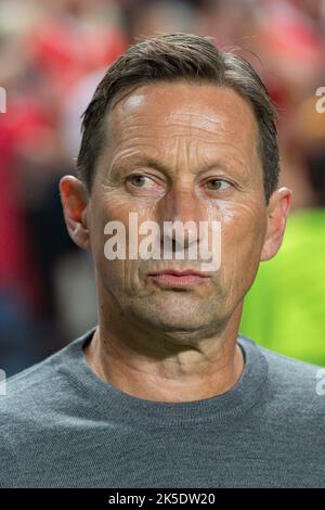 Ottobre 05, 2022. Lisbona, Portogallo. Allenatore capo di Benfica dalla Germania Roger Schmidt in azione durante il gioco del 3rd° turno del Gruppo H per la UEFA Champions League, Benfica vs Parigi Saint-Germain © Alexandre de Sousa/Alamy Live News Foto Stock