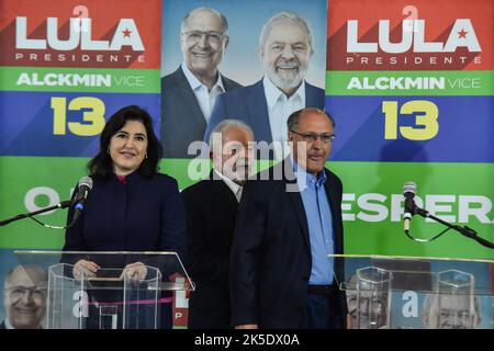 San Paolo, Brasile. 07th Ott 2022. São PAULO, SP - 07.10.2022: LULA ENCONTRA SIMONE TEBET - ex Presidente Luiz Inácio Lula da Silva, (PT) candidato presidenziale per la Coalizione Brasil da Esperanza, (PT, PV, PC do B, PSOL, REDE, PSB, Solidariedade, Avante e Agir) e l'ex governatore Geraldo Alckmin, se incontro con il senatore Simone Tebet (MDB-MS) questo Venerdì (7th) a São Paolo. (Foto: Roberto Casimiro/Fotoarena) Credit: Foto Arena LTDA/Alamy Live News Foto Stock