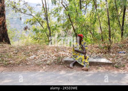 Guida da Kiriri a Belvedere Hill, Bujumbura, Burundi Foto Stock
