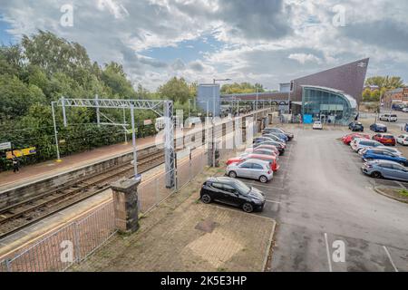 06.10.2022 St Helens, Merseyside, UK St Helens la stazione ferroviaria centrale (precedentemente nota come St. Helens Shaw Street) è una stazione ferroviaria che serve la stazione ferroviaria di St Foto Stock
