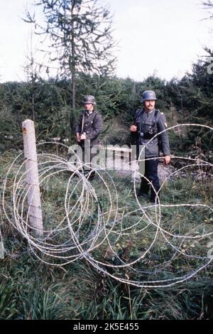 1 gennaio 1996, Colditz, Germania: Tour realistici del Castello Colditz, un castello rinascimentale nella città di Colditz il castello ha guadagnato l'infamia internazionale come il luogo di un campo di prigionia nazista di guerra durante la seconda guerra mondiale La gestione del castello fu superata dalla Colditz Castle Historical Society nel 1996. Nel 2006 il castello subì un significativo restauro e ora include sia un museo che visite guidate che mostrano alcuni dei tunnel di fuga costruiti dai prigionieri. Il cortile esterno è stato trasformato in un ostello/hotel per la gioventù. (Credit Image: © Keystone Press Agency/ZUMA Press Wire Foto Stock