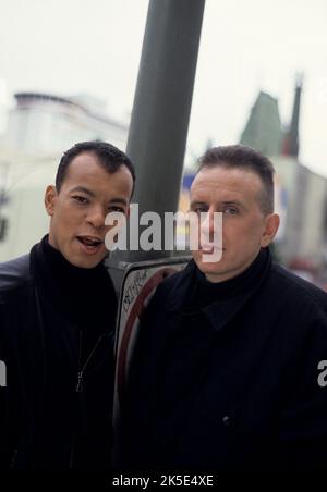 FINE GIOVANI CANNIBALI - Gruppo rock britannico con Roland Gift alla voce circa 1988-los angeles ca Foto Stock