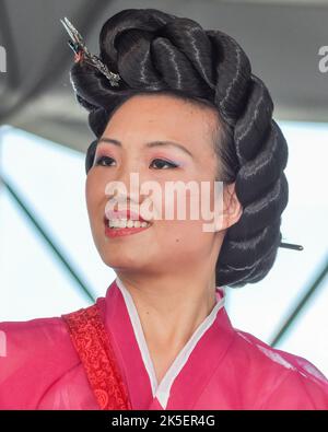 Coreani Dancers che si esibiscono dal vivo nel Redpath Stage, Toronto, Canada Foto Stock