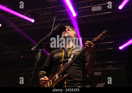 Curitiba, Parana, Brasil. 7th Ott 2022. (INT) Concerto di Detonautas durante la Rock Session 2022 a Curitiba. Credit: ZUMA Press, Inc./Alamy Live News Foto Stock