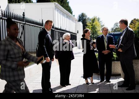 Janet Yellen, segretario del Tesoro degli Stati Uniti, alla Casa Bianca a Washington, D.C., Stati Uniti, venerdì 7 ottobre, 2022. Foto di Ting Shen/Pool/ABACAPRESS.COM Foto Stock