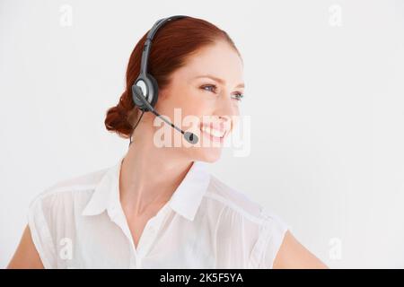 La cordialità è il segreto del mio successo. Profilo di una giovane donna con cuffia. Foto Stock