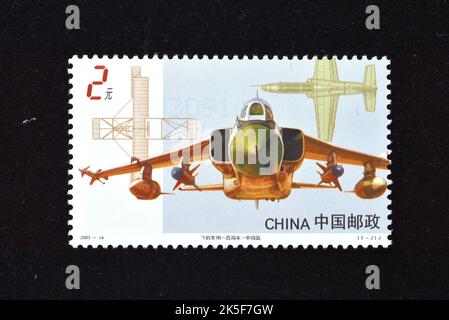 CINA - CIRCA 2003: Un francobollo stampato in Cina mostra 2003-14, Scott 3291-2 Centenario dell'invenzione dell'aeroplano, circa 2003 Foto Stock