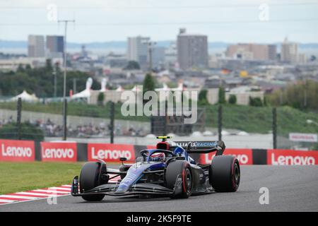 Suzuka, Giappone. 8th Ott 2022. Il pilota canadese della Williams Nicholas Latifi compete durante la terza sessione di prove libere del Gran Premio del Giappone di Formula uno che si terrà sul circuito di Suzuka a Suzuka City, in Giappone, il 8 ottobre 2022. Credit: Zhang Xiaoyu/Xinhua/Alamy Live News Foto Stock