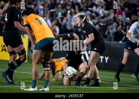 Portia Woodman della Nuova Zelanda segna una prova all'angolo durante la partita della Coppa del mondo di rugby femminile 2021 all'Eden Park, Auckland. Data immagine: Sabato 8 ottobre 2022. Foto Stock