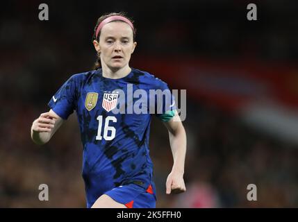 Londra, Inghilterra, 7th ottobre 2022. Rose Lavelle degli Stati Uniti durante la partita internazionale amichevole al Wembley Stadium, Londra. L'accreditamento dell'immagine dovrebbe leggere: Paul Terry / Sportimage Foto Stock