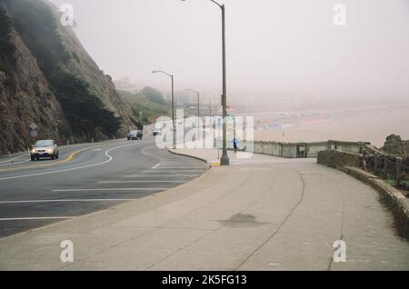 Ocean Beach è una spiaggia sulla costa occidentale di San Francisco, California, Stati Uniti, al confine con l'Oceano Pacifico. E' adiacente al Golden Gate Park Foto Stock