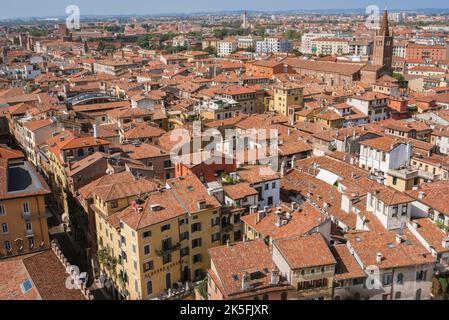 Aeroporto di Verona, vista sul centro storico di Verona Foto Stock