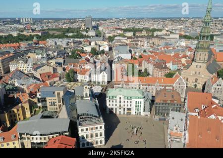 La città vecchia con splendidi edifici colorati a riga, Lettonia. Concetto di turismo. Foto Stock