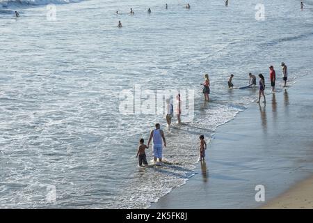 Santa Monica state Beach, vista dal molo di Santa Monica, è un'iconica spiaggia della costa del pacifico a Los Angeles, California, Stati Uniti Foto Stock