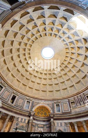 Pantheon (Basilica di Santa Maria ad Martiri o Basilica di San Maria e i Martiri), Basilica Cattolica Romana, Roma, Italia Foto Stock