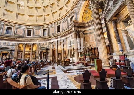 Pantheon (Basilica di Santa Maria ad Martiri o Basilica di San Maria e i Martiri), Basilica Cattolica Romana, Roma, Italia Foto Stock